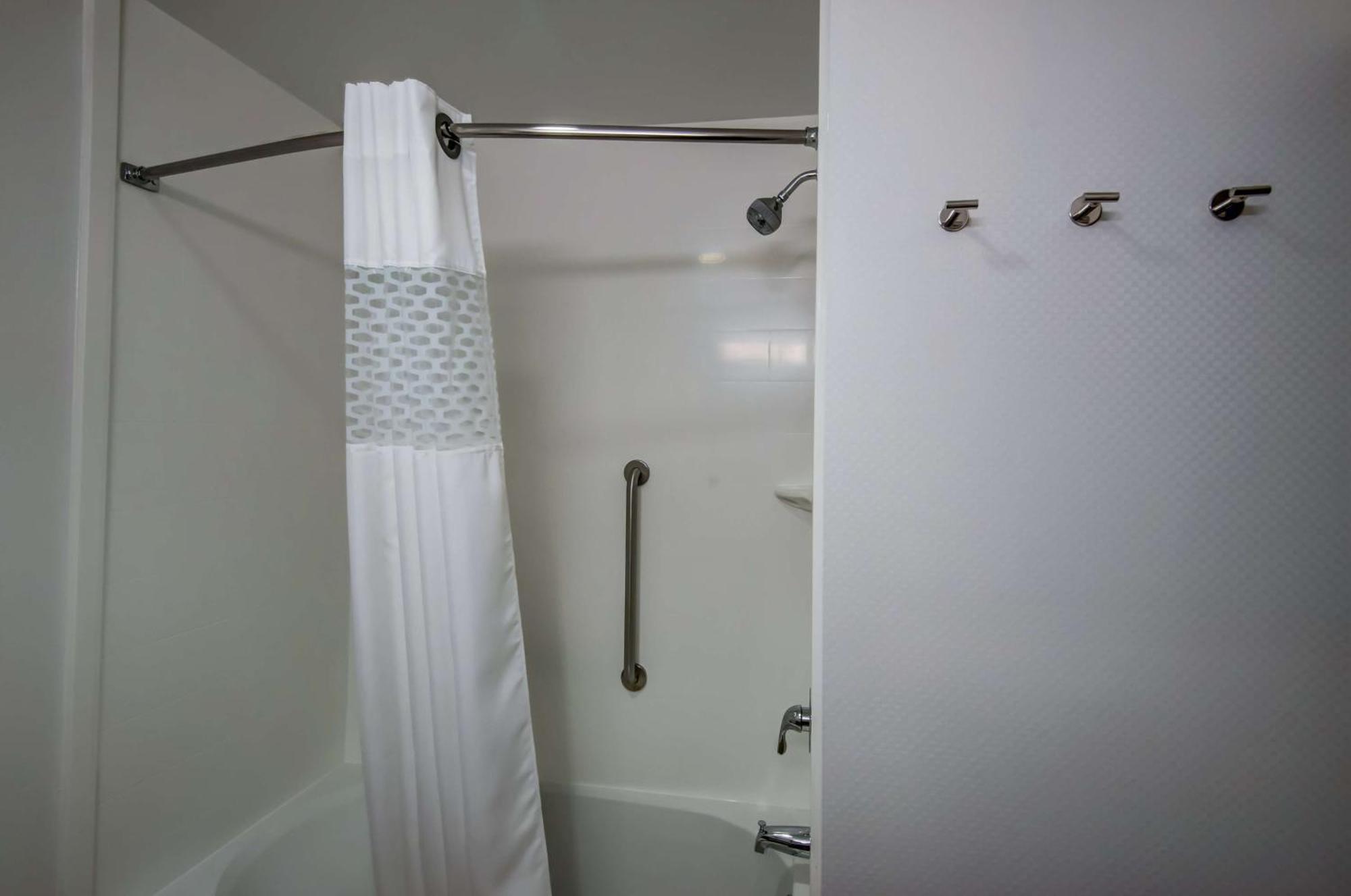 Hampton Inn Плант Сити Екстериор снимка