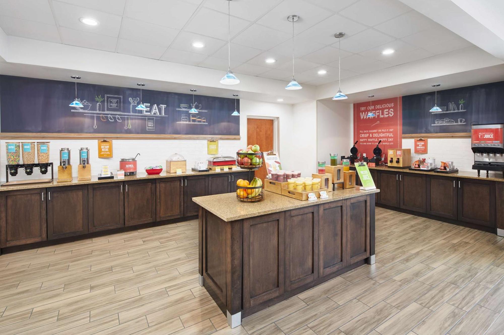 Hampton Inn Плант Сити Екстериор снимка