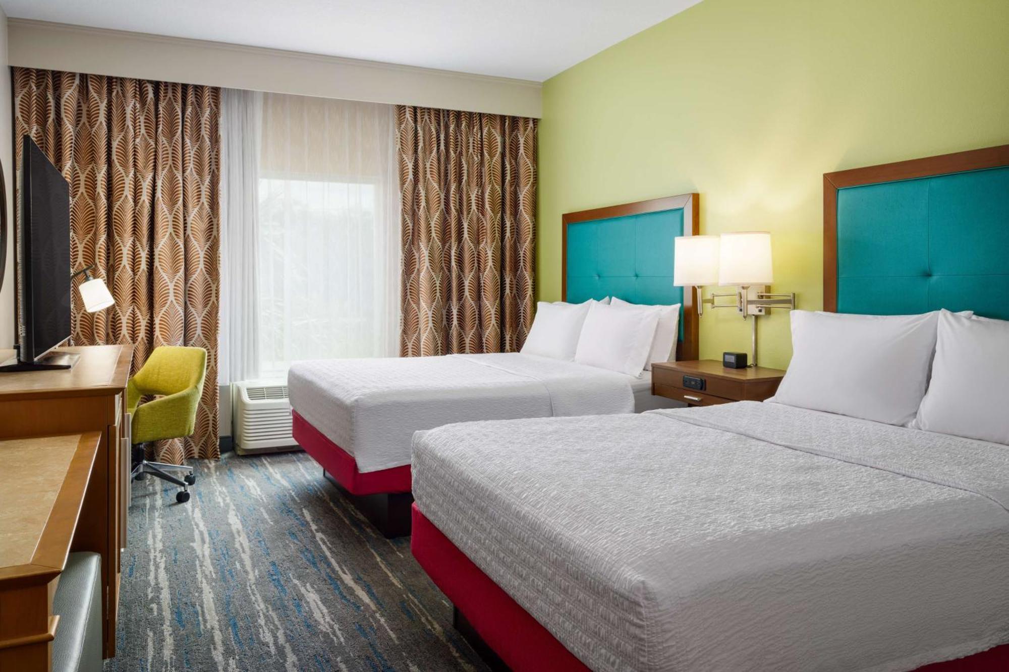 Hampton Inn Плант Сити Екстериор снимка